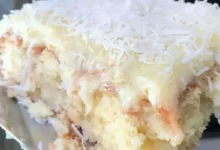 Bolo de Coco com calda cremosa