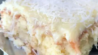 Bolo de Coco com calda cremosa