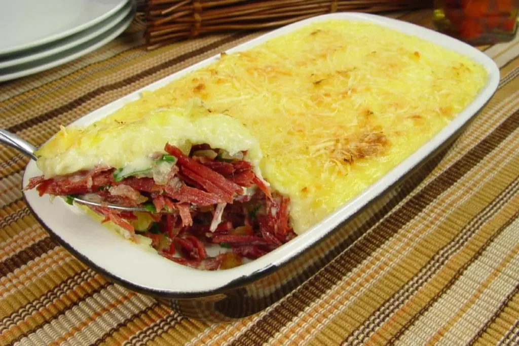 Escondidinho de Aipim com Carne Seca