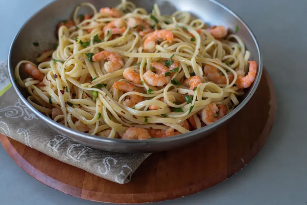 linguine com camarão ao alho e óleo